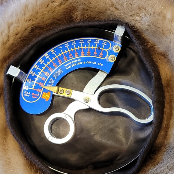 Winter Mink Beret - Picture 5 of 6